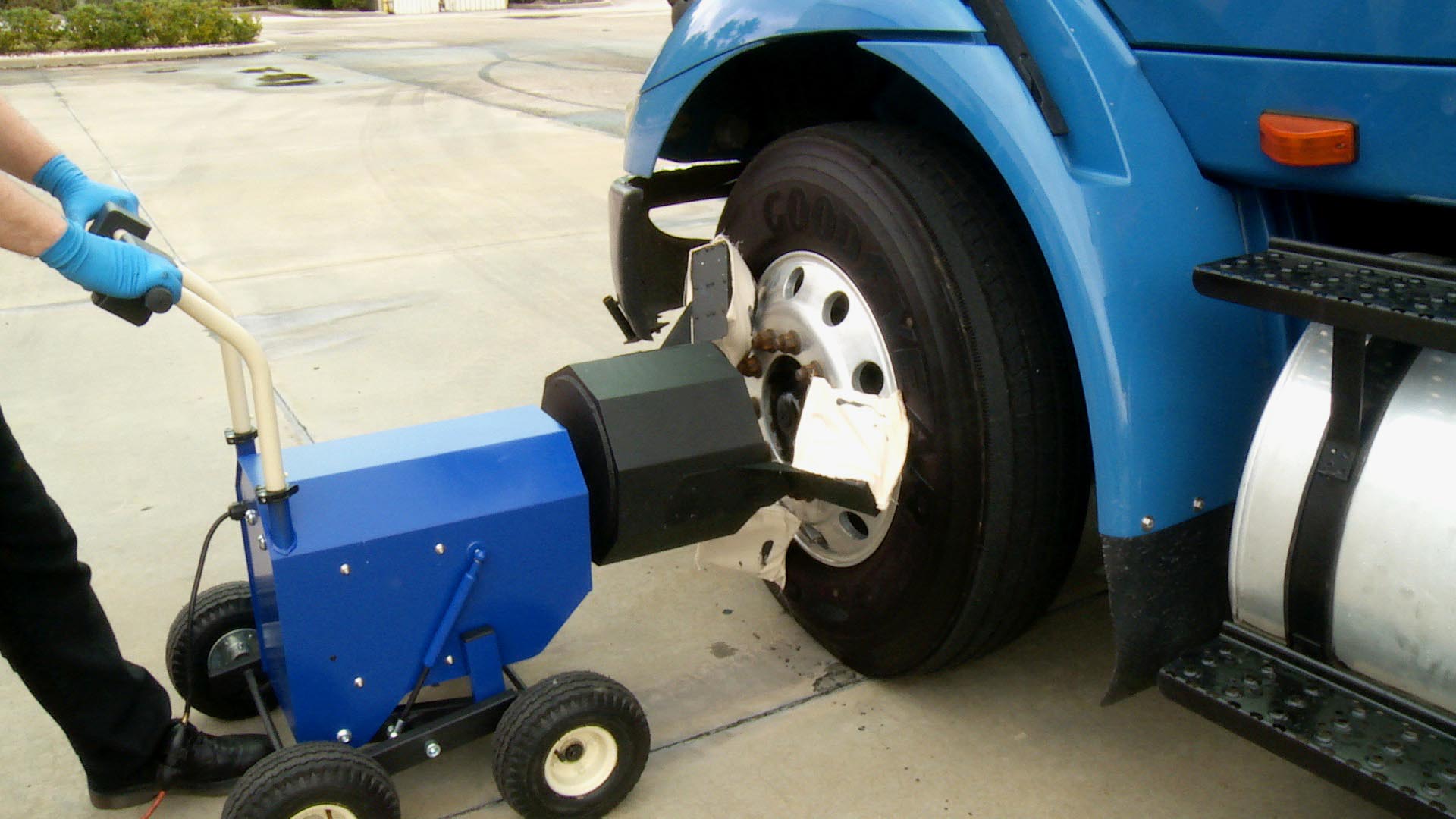 Портативное колесо. Polishing Wheel. Tire Buffing Machine. Repair and Pumping of Heavy-Duty Machinery Wheels. Polishing Robot.